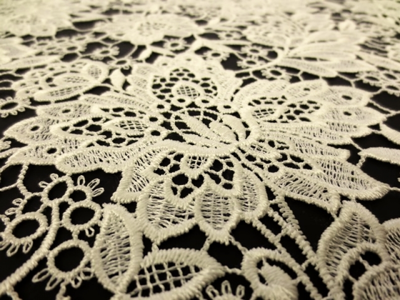 Double Scallop White Guipure Lace Bandj Fabrics